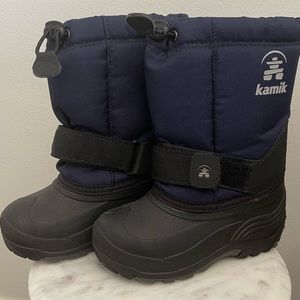 Blue Kamik snow boots with liner